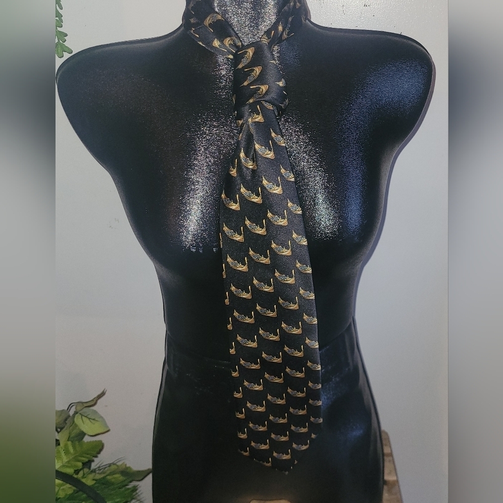 100% pure silk tie blue/boat design